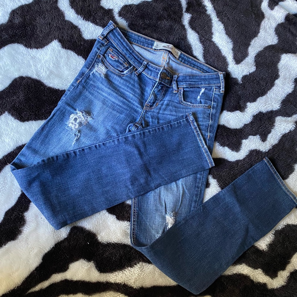 Hollister distressed jeans size 3R / 26